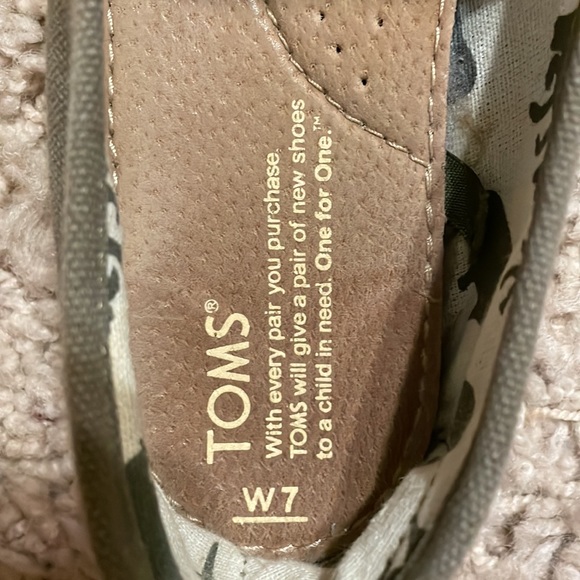 Toms - Picture 5 of 5